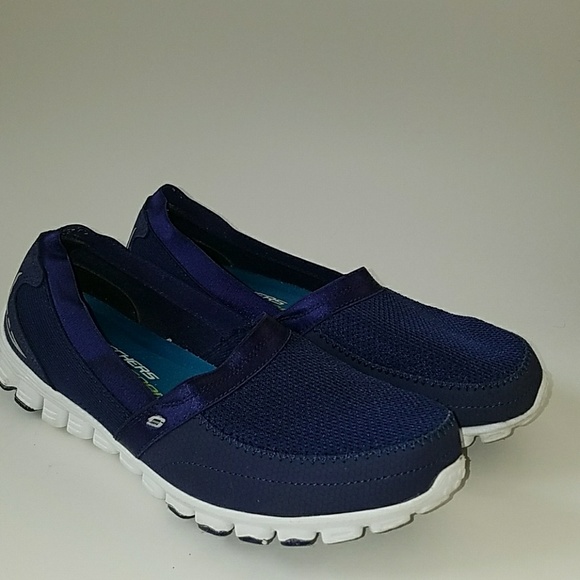 skechers lightweight slip on shoes